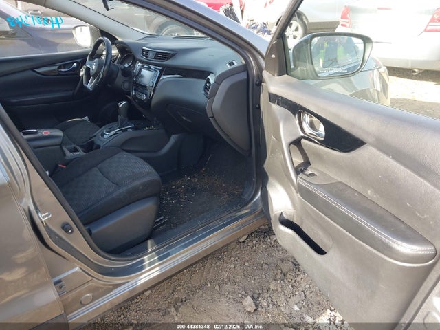 JN1BJ1CP2JW152917 Nissan Rogue Sport Sv