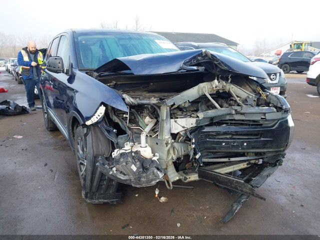 2018 MITSUBISHI OUTLANDER JA4AZ3A3XJZ058628 Photo 0