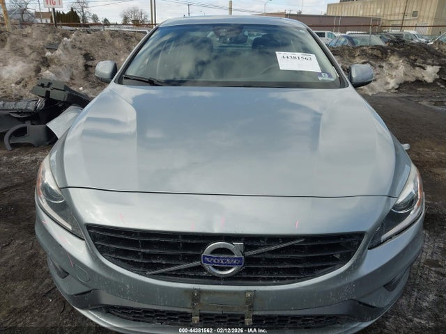 44381562 :رقم المزاد ، YV140MTL9J2456528 vin ، 2018 Volvo S60 T5 Dynamic مزاد بيع
