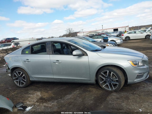 44381562 :رقم المزاد ، YV140MTL9J2456528 vin ، 2018 Volvo S60 T5 Dynamic مزاد بيع
