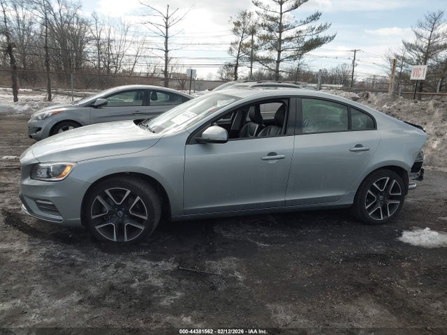 44381562 :رقم المزاد ، YV140MTL9J2456528 vin ، 2018 Volvo S60 T5 Dynamic مزاد بيع