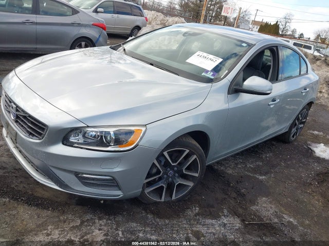 44381562 :رقم المزاد ، YV140MTL9J2456528 vin ، 2018 Volvo S60 T5 Dynamic مزاد بيع