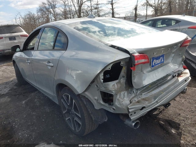 44381562 :رقم المزاد ، YV140MTL9J2456528 vin ، 2018 Volvo S60 T5 Dynamic مزاد بيع