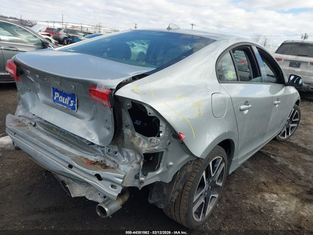 44381562 :رقم المزاد ، YV140MTL9J2456528 vin ، 2018 Volvo S60 T5 Dynamic مزاد بيع