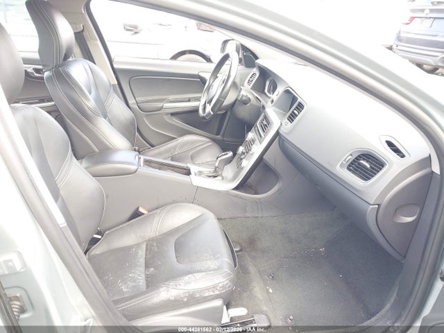 44381562 :رقم المزاد ، YV140MTL9J2456528 vin ، 2018 Volvo S60 T5 Dynamic مزاد بيع