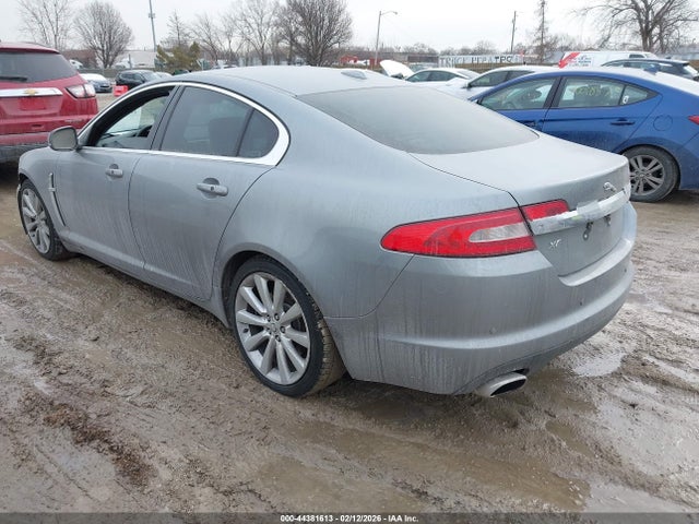 2011 JAGUAR XF SAJWA0GB5BLR88457 Photo 2