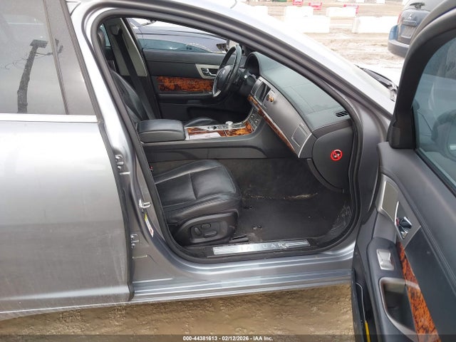 2011 JAGUAR XF SAJWA0GB5BLR88457 Photo 4