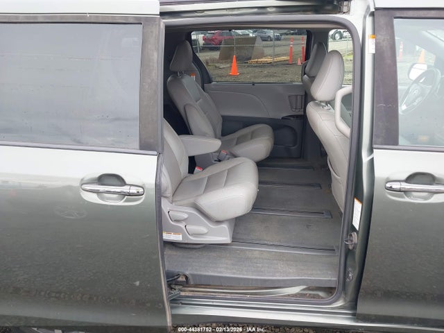 5TDDZ3DC9JS197942 Toyota Sienna Xle 7 Passenger