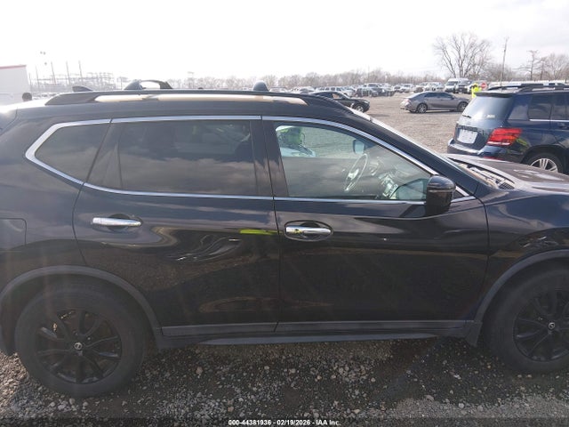 2017 Nissan Rogue Sv მანქანა იყიდება აუქციონზე, vin: 5N1AT2MT8HC830839, აუქციონის ნომერი: 44381936