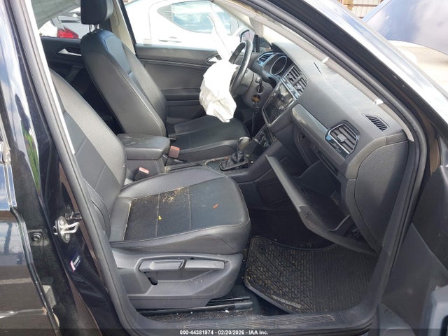 3VV3B7AX0JM022480 Volkswagen Tiguan 2.0t Se/2.0t Sel