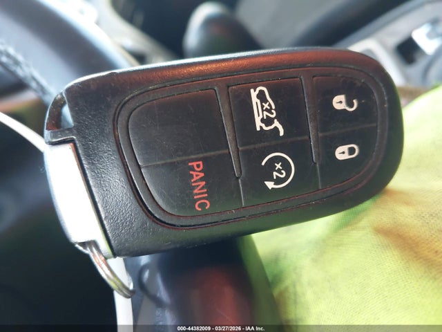 Продажа на аукционе авто 2016 Jeep Cherokee Latitude, vin: 1C4PJMCS8GW131393, номер лота: 44382009