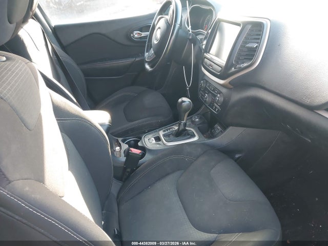 Продажа на аукционе авто 2016 Jeep Cherokee Latitude, vin: 1C4PJMCS8GW131393, номер лота: 44382009
