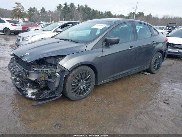 Ford FOCUS SE 2018 1FADP3F24JL237653 Image 2
