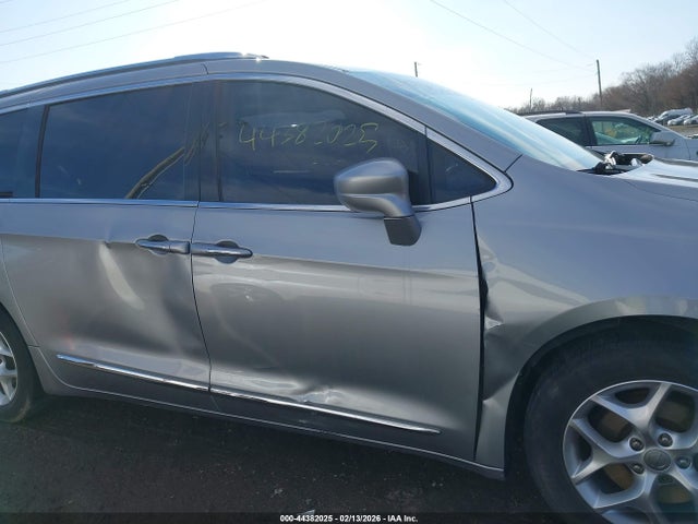 2018 Chrysler Pacifica Touring L Plus მანქანა იყიდება აუქციონზე, vin: 2C4RC1EG0JR333445, აუქციონის ნომერი: 44382025