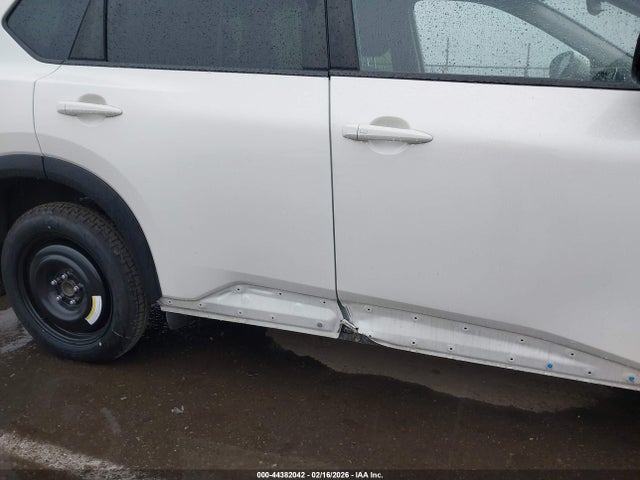 JN8BT3BA9PW427518 Nissan Rogue Sv Fwd