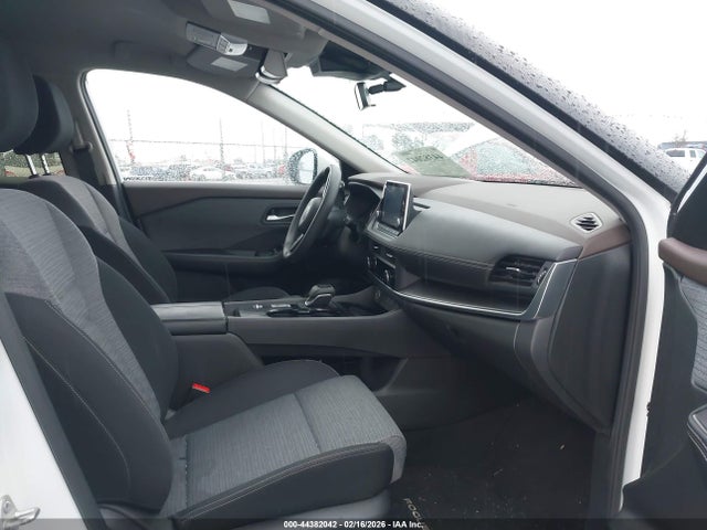 JN8BT3BA9PW427518 Nissan Rogue Sv Fwd