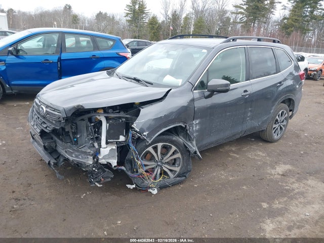 Subaru Forester Limited 2023 JF2SKAPC9PH549007 Image 2