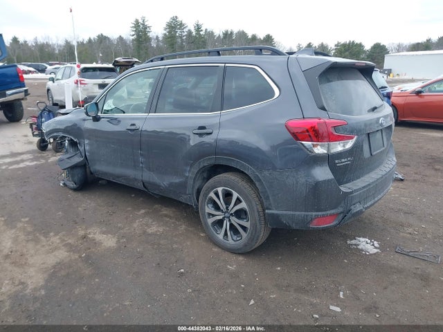 Subaru Forester Limited 2023 JF2SKAPC9PH549007 Image 3