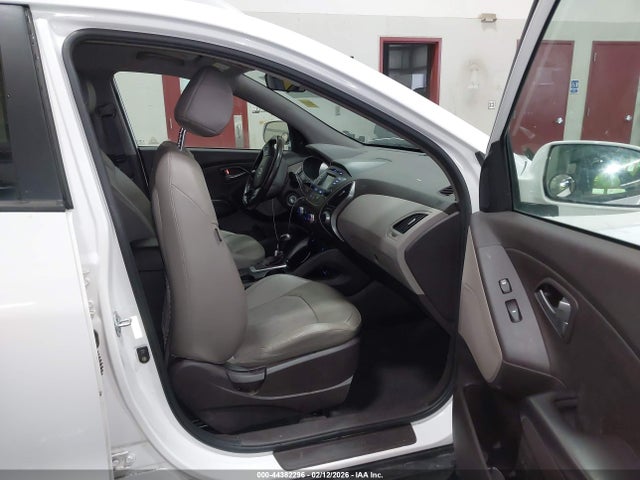 KM8JUCAG6FU978358 Hyundai TUCSON SE