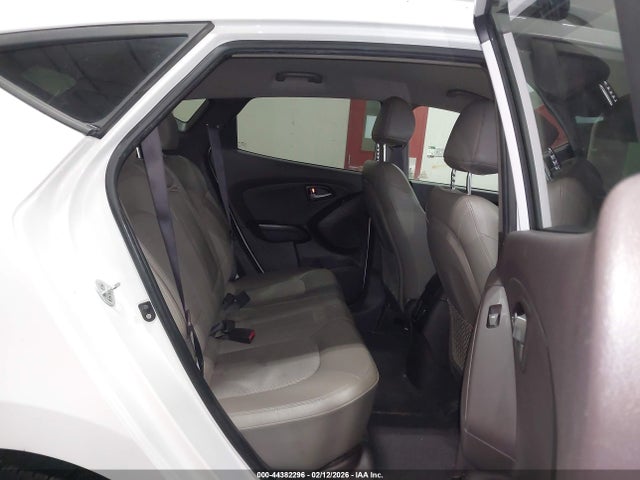 KM8JUCAG6FU978358 Hyundai TUCSON SE
