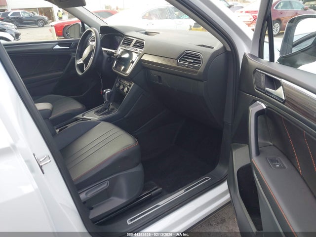 3VV6B7AX6RM229271 Volkswagen Tiguan 2.0t Wolfsburg Edition