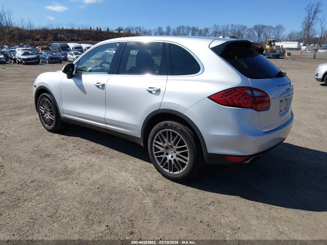 2011 PORSCHE CAYENNE WP1AA2A24BLA08261 Photo 2