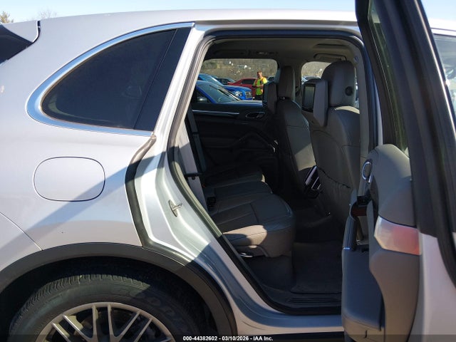2011 PORSCHE CAYENNE WP1AA2A24BLA08261 Photo 7