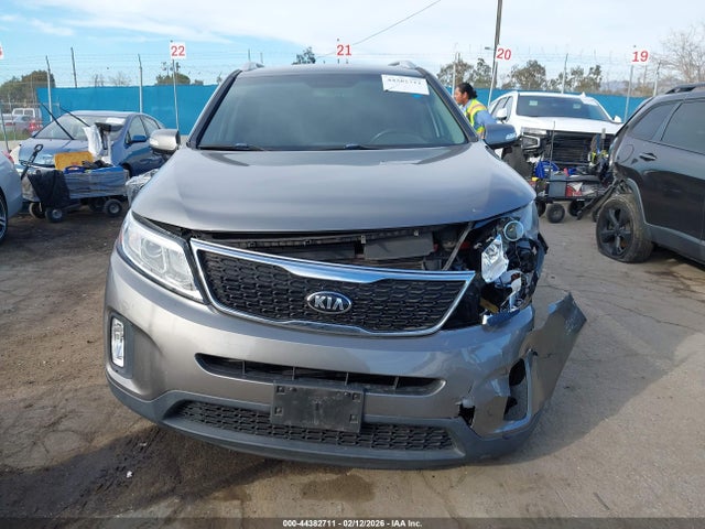 5XYKT3A61FG550914 KIA SORENTO LX