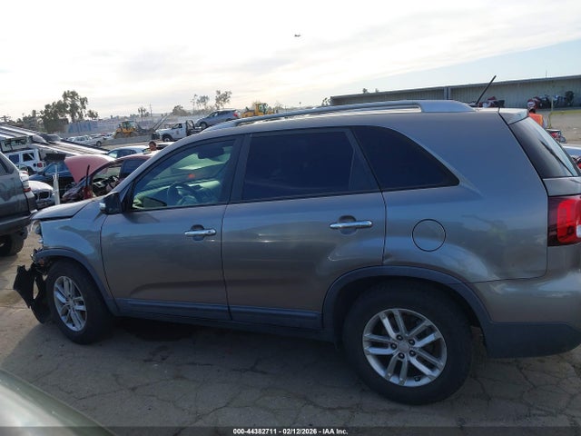 5XYKT3A61FG550914 KIA SORENTO LX