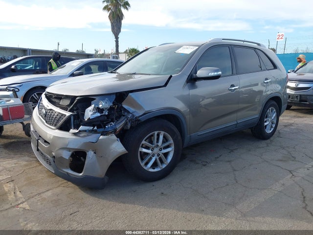 5XYKT3A61FG550914 KIA SORENTO LX
