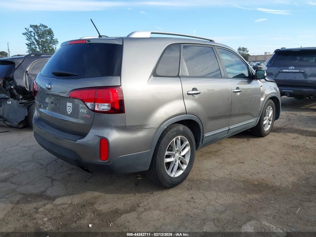 5XYKT3A61FG550914 KIA SORENTO LX