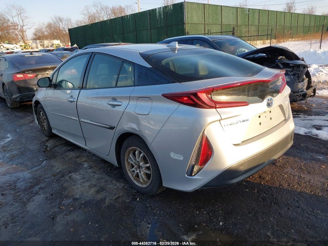2017 TOYOTA PRIUS PRIME JTDKARFP5H3000391 Photo 2
