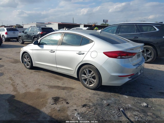 2018 HYUNDAI ELANTRA KMHD84LF2JU570928 Photo 2