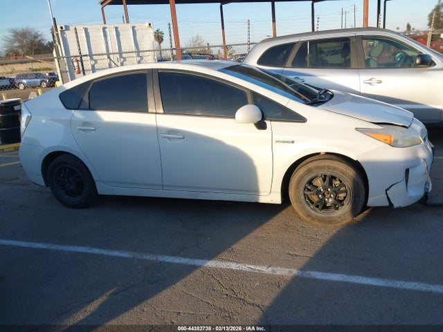 Toyota Prius Three 2014 JTDKN3DU3E1757761 Image 13