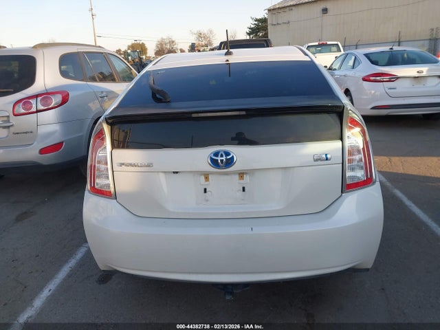 Toyota Prius Three 2014 JTDKN3DU3E1757761 Image 16