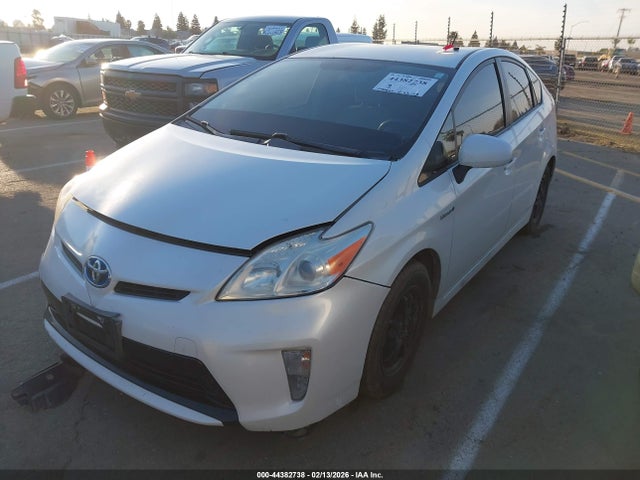 Toyota Prius Three 2014 JTDKN3DU3E1757761 Image 2