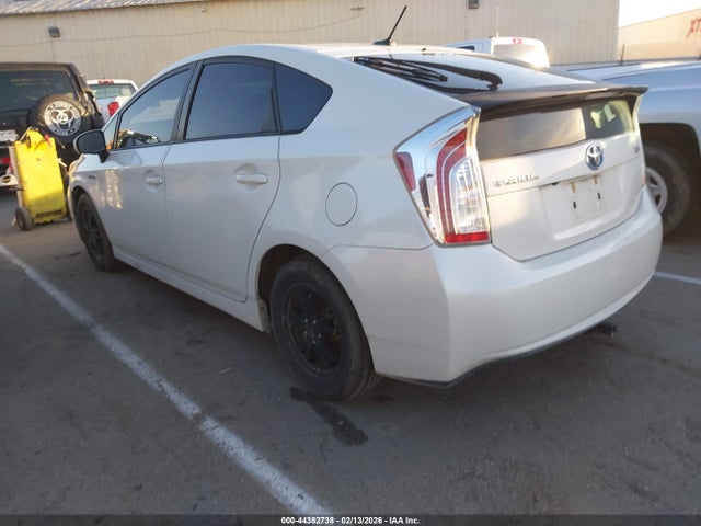 Toyota Prius Three 2014 JTDKN3DU3E1757761 Image 3