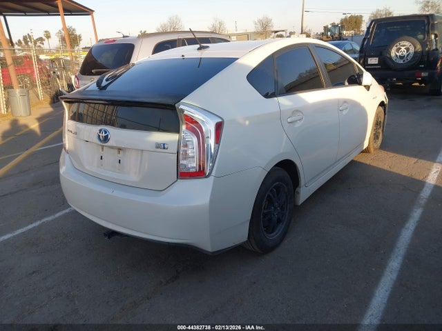 Toyota Prius Three 2014 JTDKN3DU3E1757761 Image 4