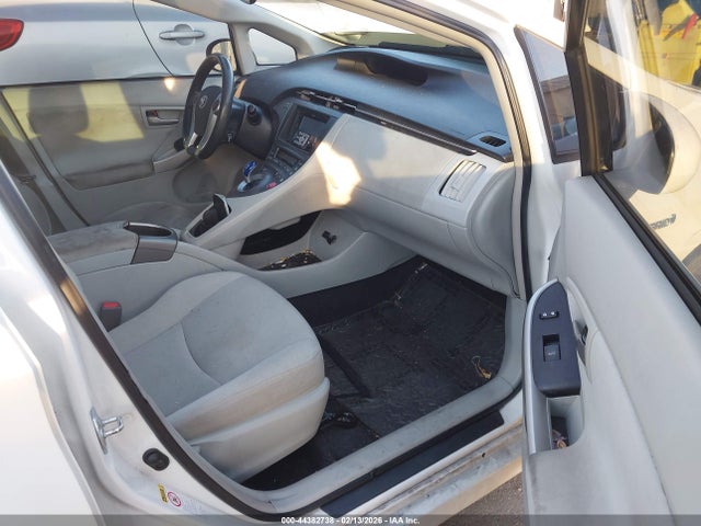 Toyota Prius Three 2014 JTDKN3DU3E1757761 Image 5