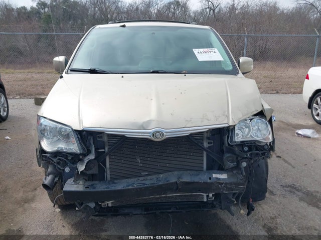 44382776 :رقم المزاد ، 2A4RR8D15AR374300 vin ، 2010 Chrysler Town & Country Touring Plus مزاد بيع