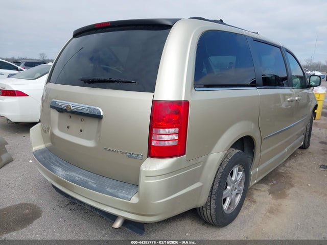 44382776 :رقم المزاد ، 2A4RR8D15AR374300 vin ، 2010 Chrysler Town & Country Touring Plus مزاد بيع