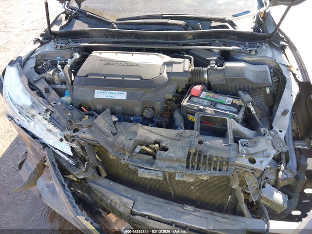 Auction sale of the 2016 Honda Accord Touring, vin: 1HGCR3F97GA035098, lot number: 44382844