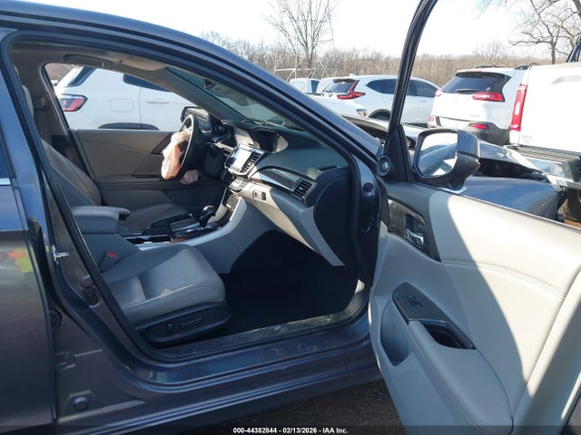 Auction sale of the 2016 Honda Accord Touring, vin: 1HGCR3F97GA035098, lot number: 44382844