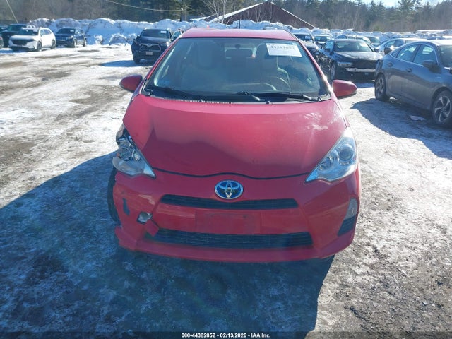 JTDKDTB32E1557807 Toyota Prius C One