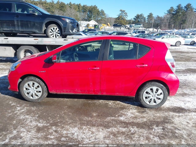 JTDKDTB32E1557807 Toyota Prius C One