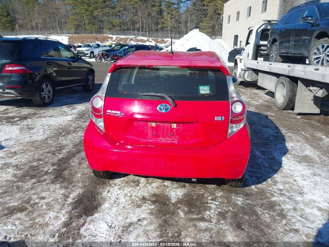 JTDKDTB32E1557807 Toyota Prius C One
