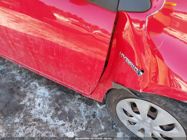 JTDKDTB32E1557807 Toyota Prius C One