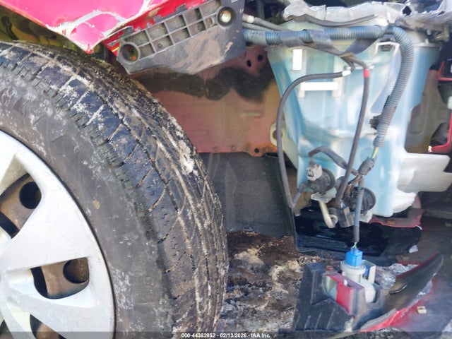 JTDKDTB32E1557807 Toyota Prius C One