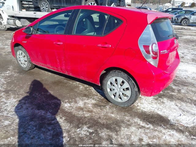 JTDKDTB32E1557807 Toyota Prius C One