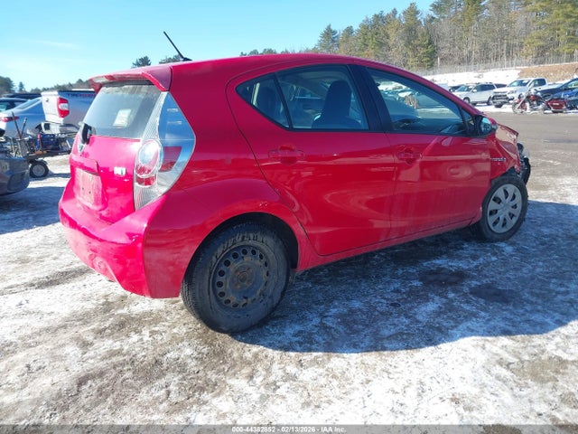 JTDKDTB32E1557807 Toyota Prius C One